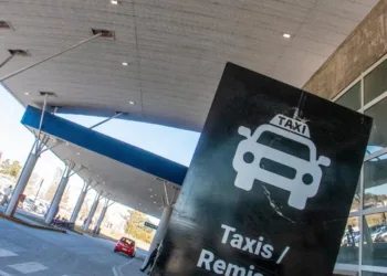 Un viaje en taxi desde la nueva terminal a la plaza principal cuesta igual que un pasaje a Chacabuco