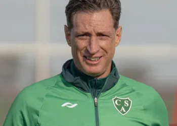 Sarmiento oficializó la salida de Sanguinetti y la llegada de Sava