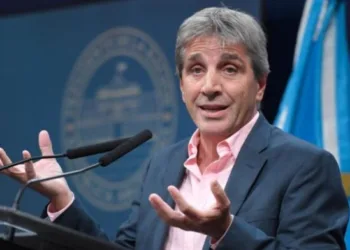 Caputo minimizó la suba del dólar y señaló que se debe al “riesgo kuka”