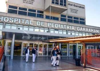 Lograron separar a dos siamesas unidas por el abdomen tras una cirugía exitosa