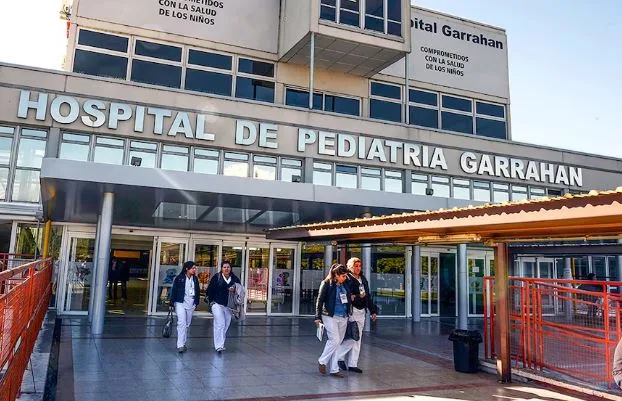 Lograron separar a dos siamesas unidas por el abdomen tras una cirugía exitosa