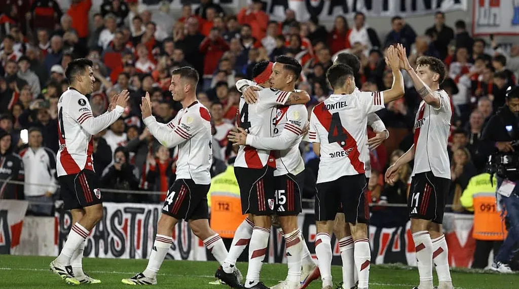 River sufrió pero avanzó por penales a cuartos