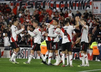 River sufrió pero avanzó por penales a cuartos