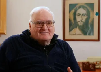 Para el sacerdote de San Cayetano lo que padecen los jubilados «es un genocidio»