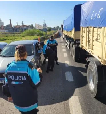 Operativos de saturación: secuestran marihuana, un automóvil y queda un sujeto detenido