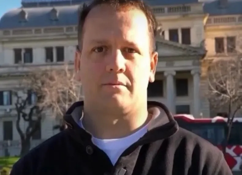 Candidato libertario de La Plata propone poner una bomba en la Legislatura