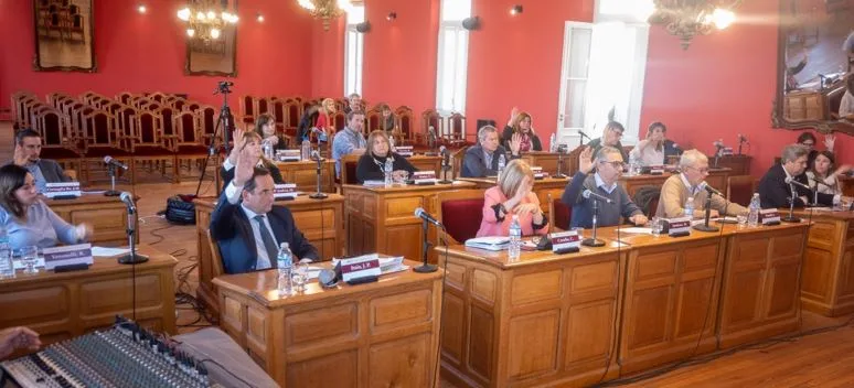 Se aprobó por mayoría la tercerización del mantenimiento de los caminos rurales