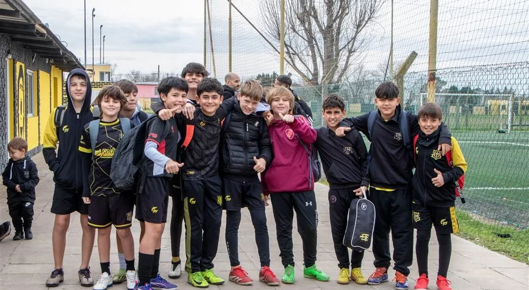 Más de 70 chicos de “La Loba” disfrutaron de una salida recreativa a El Carpincho