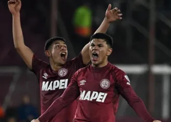 Lanús lo ganó sobre la hora, venció en los penales y está en cuartos de final de la Sudamericana