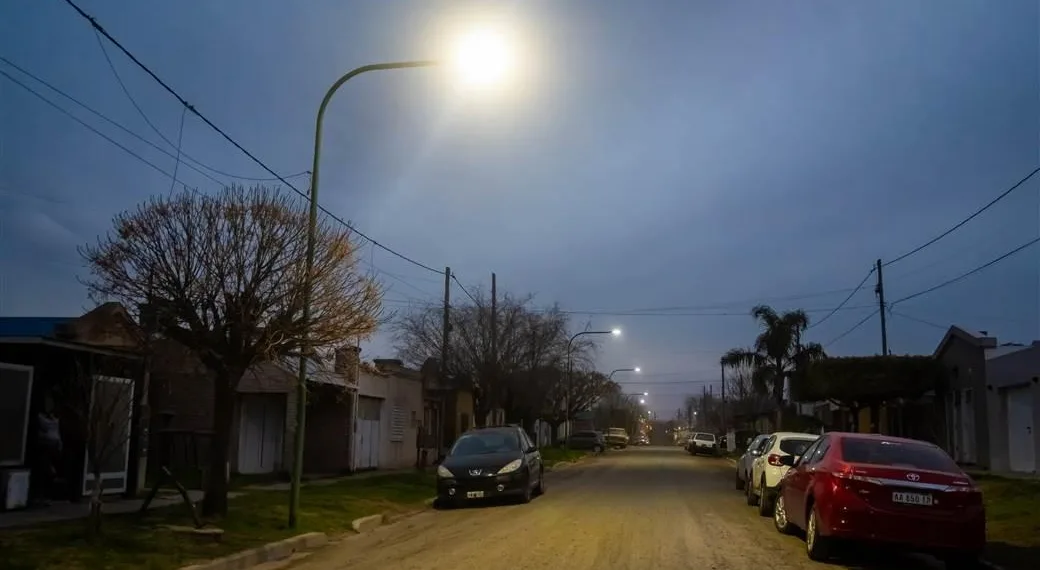 B° Almirate Brown: 246 luminarias Leed para ese sector