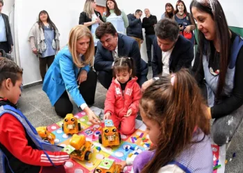 Magario: “Milei se está llevando  puesto al país y a las provincias”