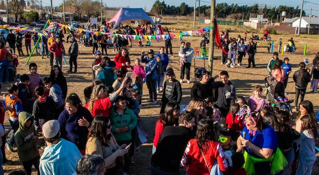 Familias disfrutan de los juegos y espectáculos en los barrios de Junín