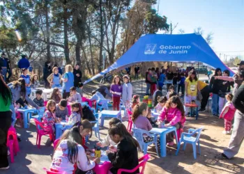 Los chicos del barrio Villa del Parque disfrutaron del Día del Niño junto a sus familias