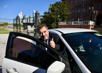 Ritondo visitó la Rosada y, en modo campaña, sostuvo: “Vamos a seguir yendo a los barrios”