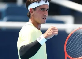 Francisco Comesaña logra una épica remontada y avanza a octavos en Cincinnati