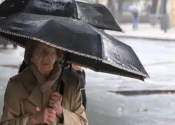 Tareas preventivas en toda la ciudad ante el pronóstico de lluvias y tormentas