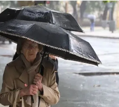 Tareas preventivas en toda la ciudad ante el pronóstico de lluvias y tormentas
