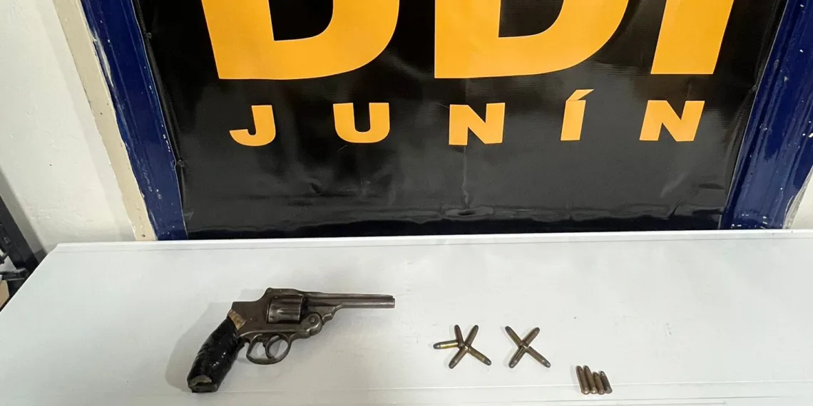 Dos imputados por robo y un arma secuestrada