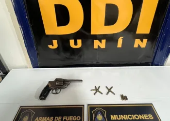 Dos imputados por robo y un arma secuestrada