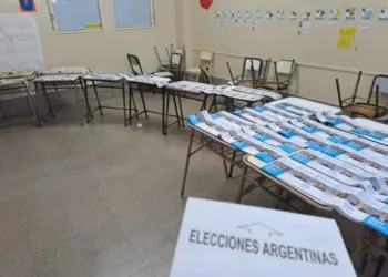 Mañana, clases con normalidad  en las escuelas donde se votó