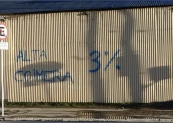 Javier Milei suspendió la caminata en Ushuaia por baja convocatoria y fuertes protestas