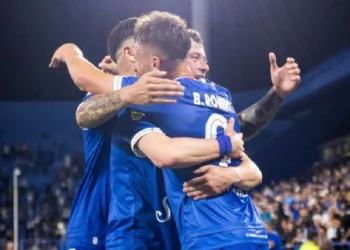 Vélez ganó y quedó como escolta en el Grupo B