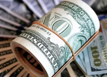 El dólar oficial marcó un salto en su precio y cerró por encima de los $1.400 tras la elección bonaerense