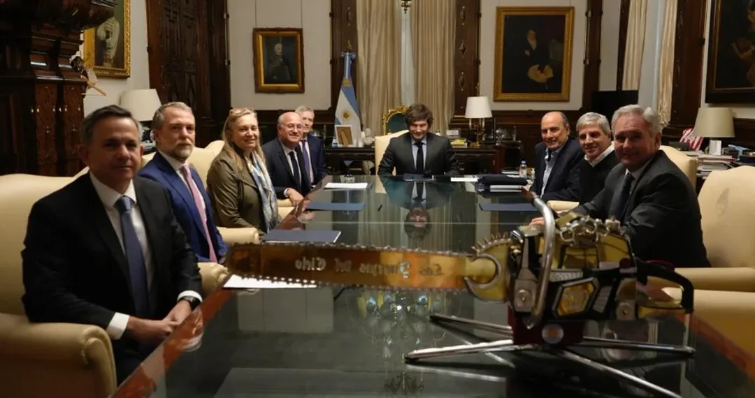 Tras la derrota , Milei y Caputo se reunieron con el presidente del BID