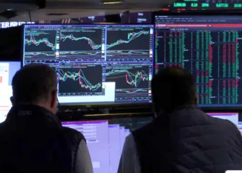 Los bonos argentinos subieron hasta 24% y el riesgo país bajó 360 puntos