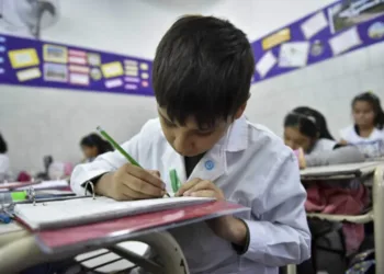 Sólo 1 de cada 10 alumnos termina la secundaria en tiempo y forma