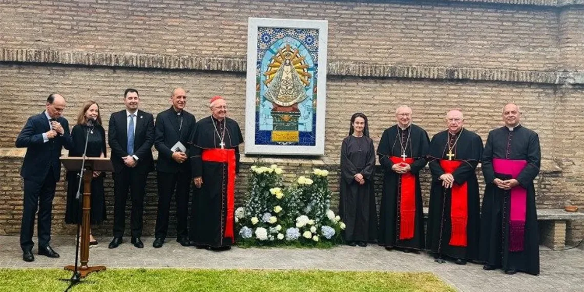 Entronizaron un mosaico de la Virgen de Luján en los Jardines Vaticanos