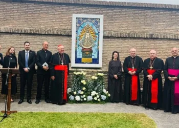 Entronizaron un mosaico de la Virgen de Luján en los Jardines Vaticanos