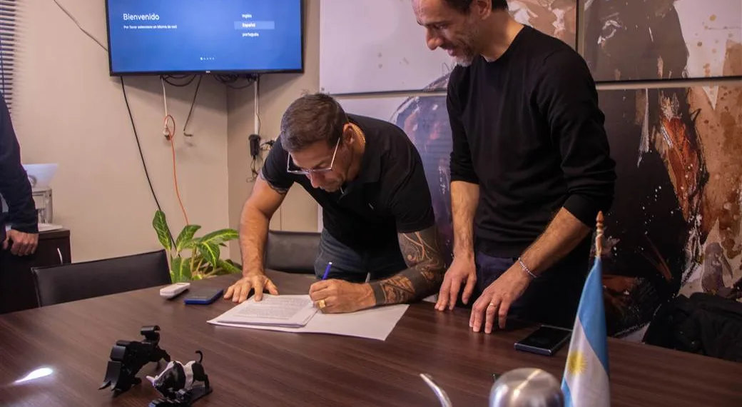 Firma de convenio entre el municipio y el frigorífico