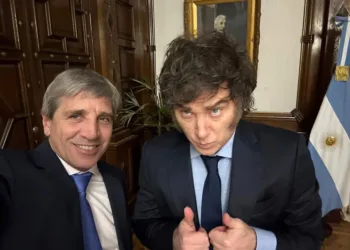 “Milei y Caputo defenderán el techo de la banda cambiaria como sea”, según analistas
