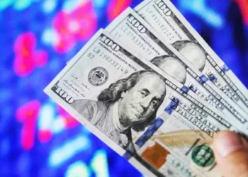 El dólar mayorista quebró por primera vez el techo de la banda e intervino el BCRA