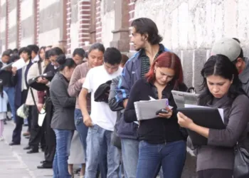 La tasa de desocupación se mantuvo en 7,6%, pero hubo un incremento en el empleo informal