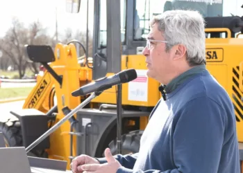 Provincia acompaña con inversión en caminos rurales y asistencia a productores