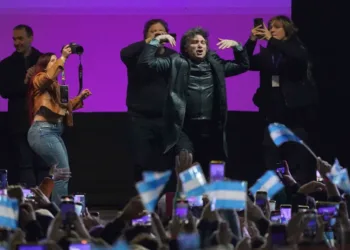Javier Milei cerró la campaña con una defensa de Karina y un llamado a votar: «Estamos en empate técnico»
