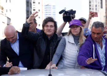 Javier Milei cierra la campaña libertaria en Moreno en un acto junto a su hermana Karina