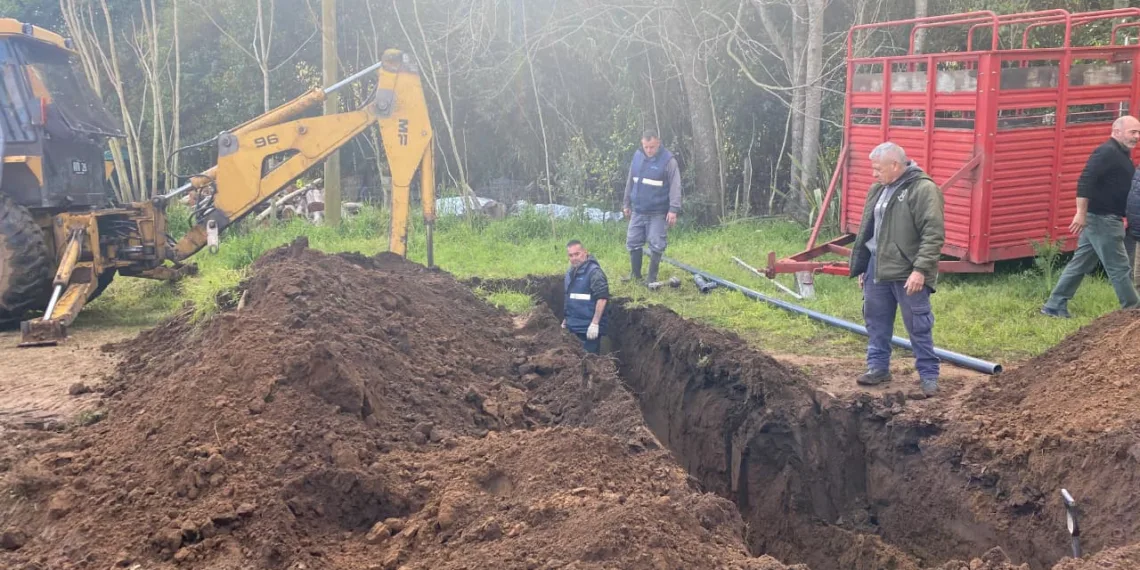 Extienden la red de agua en Agustina
