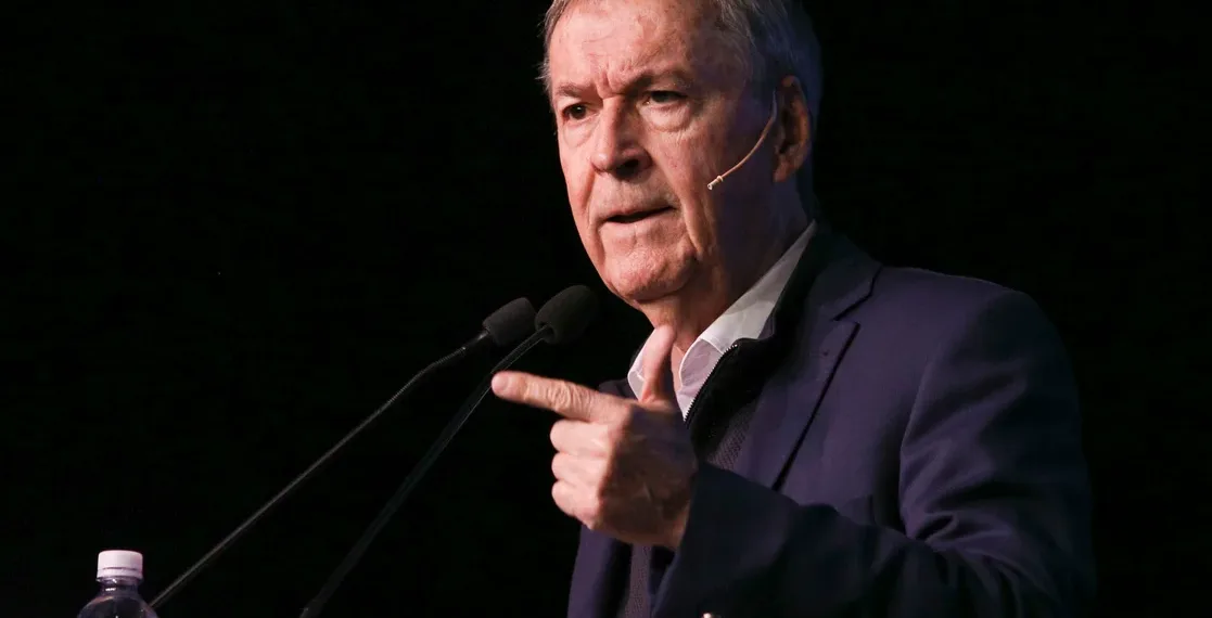 Schiaretti le respondió a Milei por el IVA: “Miente descaradamente”