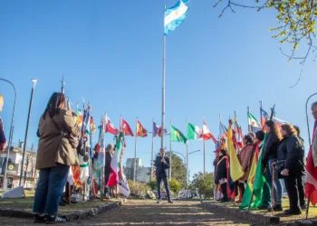 Emotiva celebración por un nuevo Día del Inmigrante