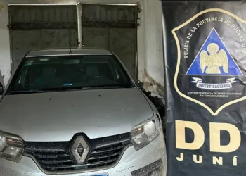 Recuperan un auto robado y aprehenden a dos sujetos por encubrimiento