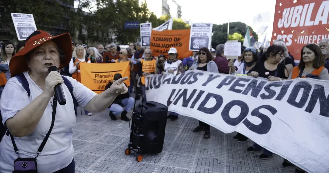 Incidentes en el Congreso y una persona demorada durante una nueva marcha de jubilados