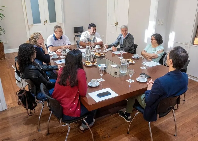 Petrecca encabezó un nuevo reconocimiento a empleados municipales con 30 y 35 años de servicio