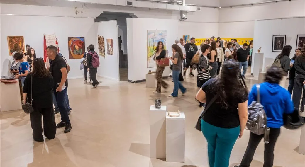 Se inauguró la tradicional muestra de docentes y alumnos de la “Xul Solar”