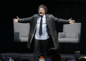 Antes de la nueva gira federal, Javier Milei inicia la semana con el lanzamiento de su libro y un show musical