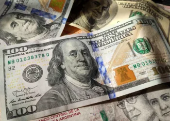 El dólar cerró en leve alza en la última rueda antes de las elecciones legislativas