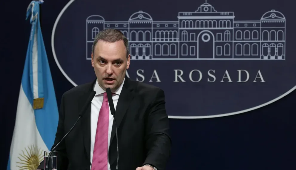 Adorni le restó importancia a las declaraciones de Trump sobre el estado de la Argentina