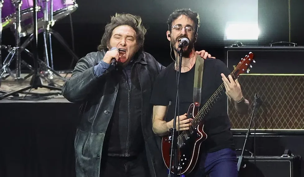 Con tono de rockstar, Milei relanzó la campaña y desafió al kirchnerismo